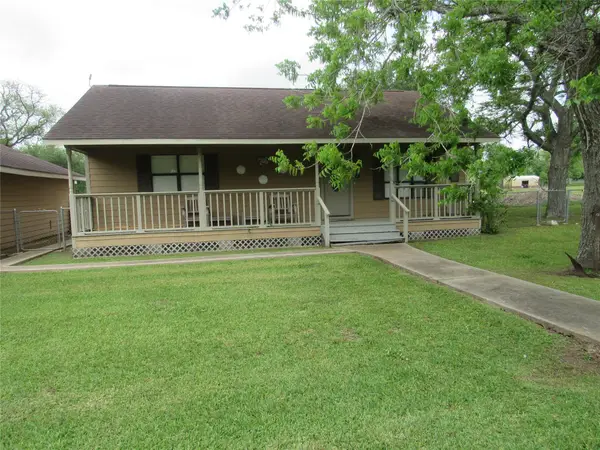 242 Sir Lancelot Drive N, Sargent, TX 77414