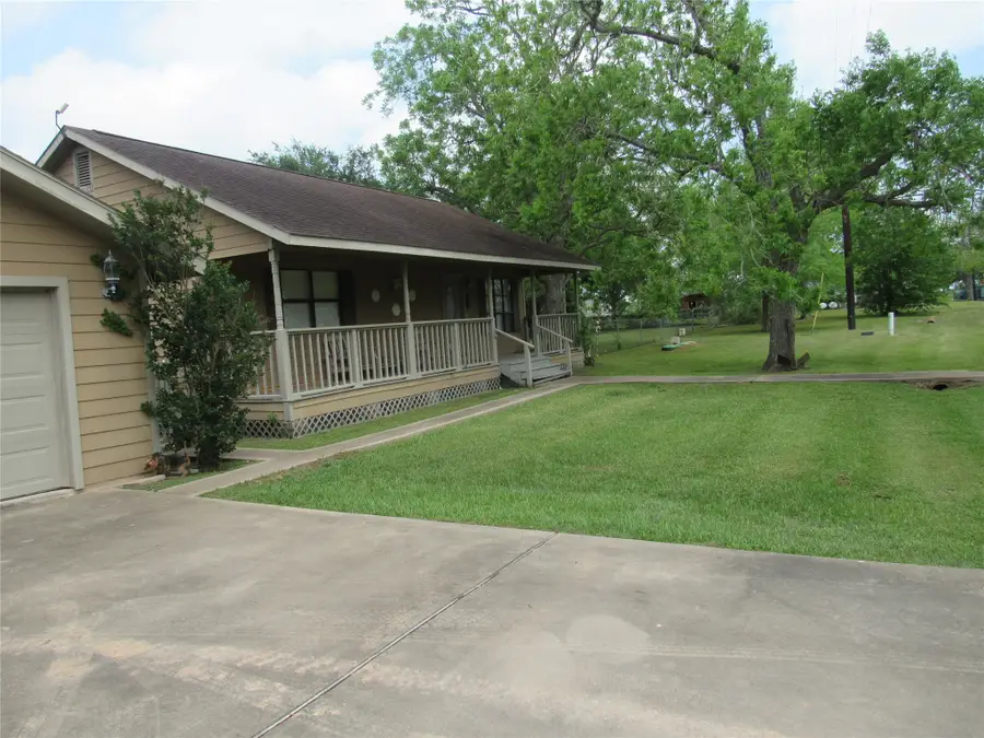 242 Sir Lancelot Drive N, Sargent, TX 77414 - #3