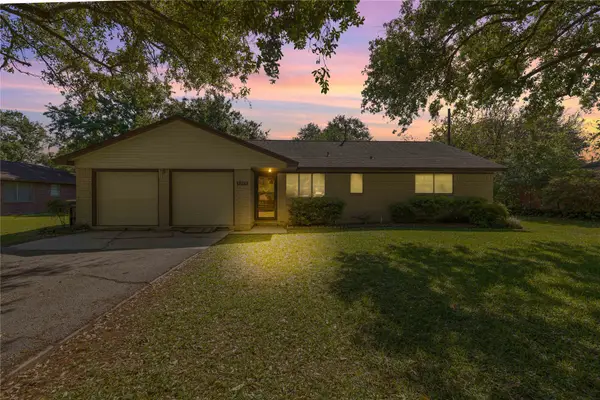 1203 Kansas Avenue S, Anahuac, TX 77514