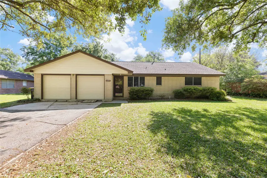 1203 Kansas Avenue S, Anahuac, TX 77514 - #3