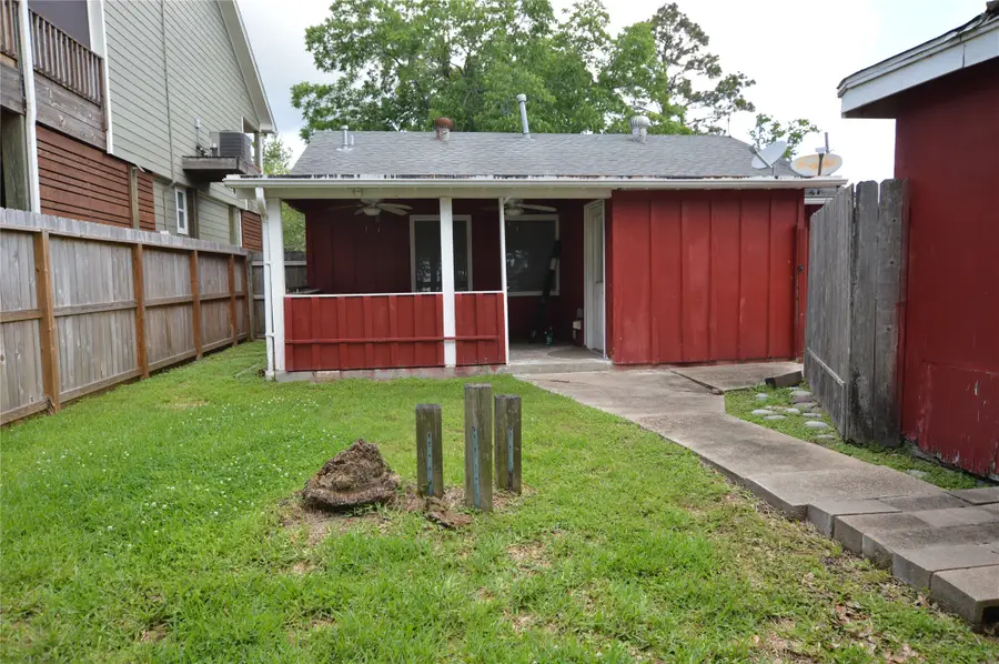 1821 E Winn Street, Kemah, TX 77565 - #3