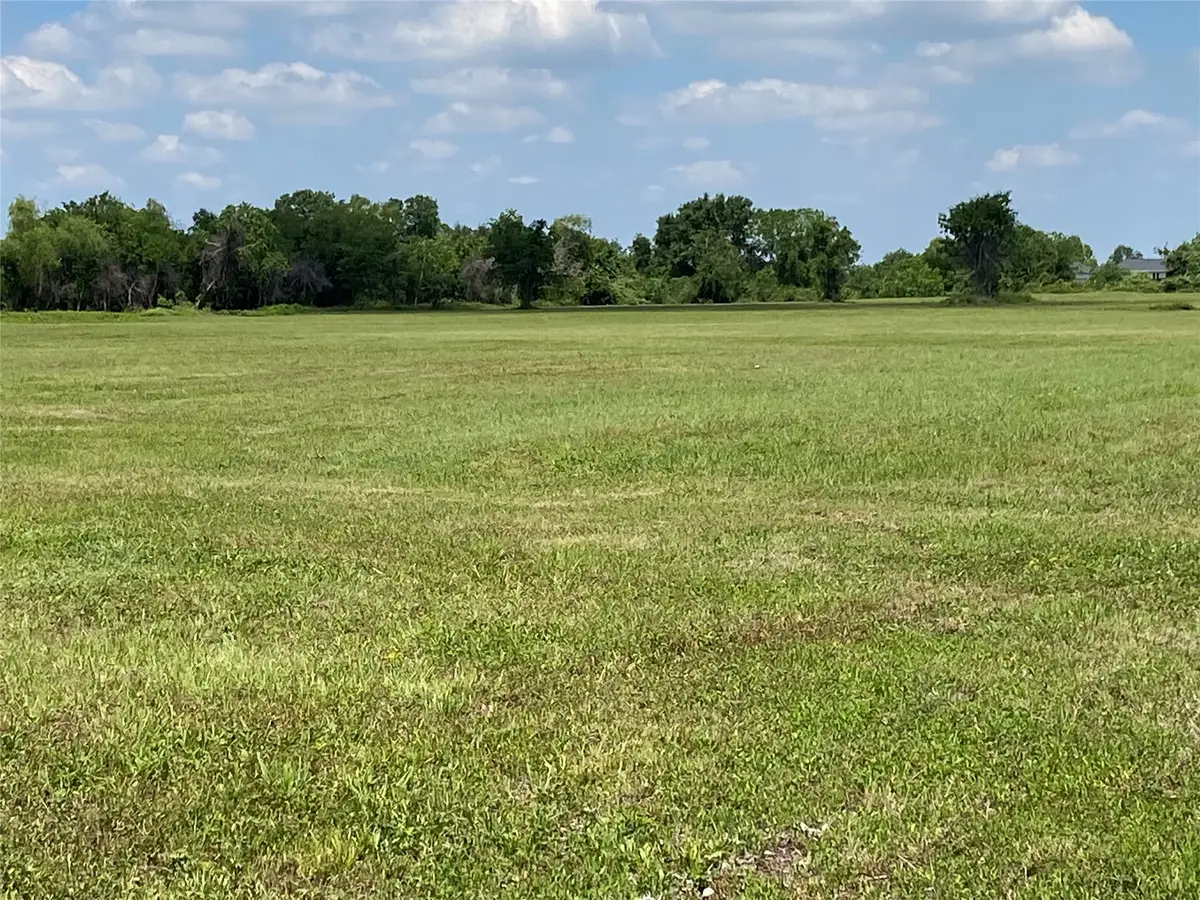 6115 S Highway 35, Alvin, TX 77511 - #1