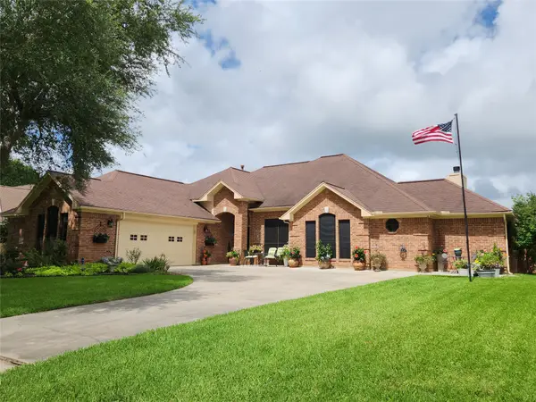 104 Portulaca Street, Lake Jackson, TX 77566