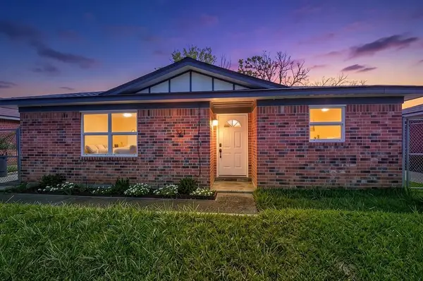 321 S Brownell Street, La Porte, TX 77571