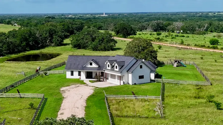 1252 County Road 388, Hallettsville, TX 77964 - #2