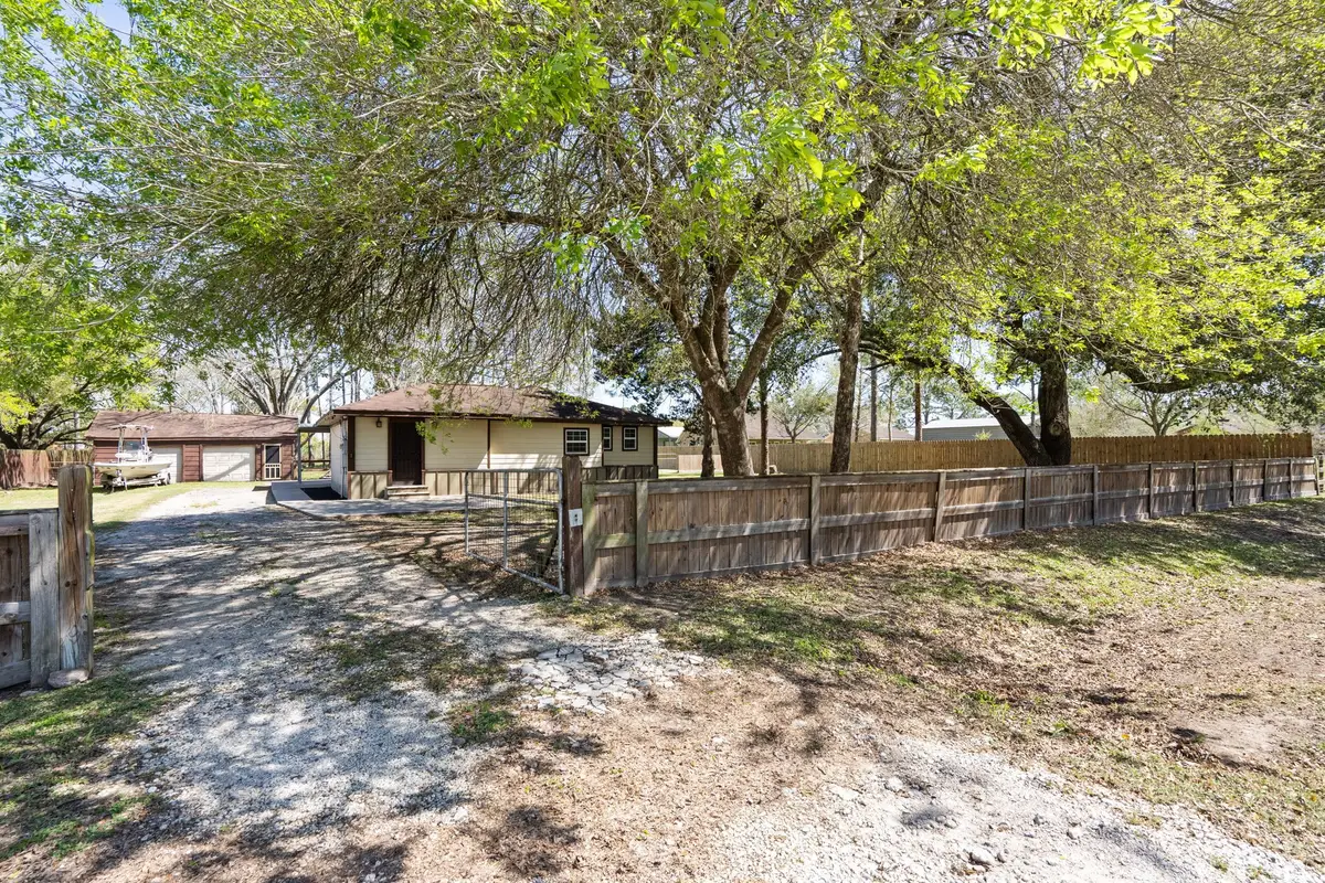 7117 Avenue D, Santa Fe, TX 77510 - #1
