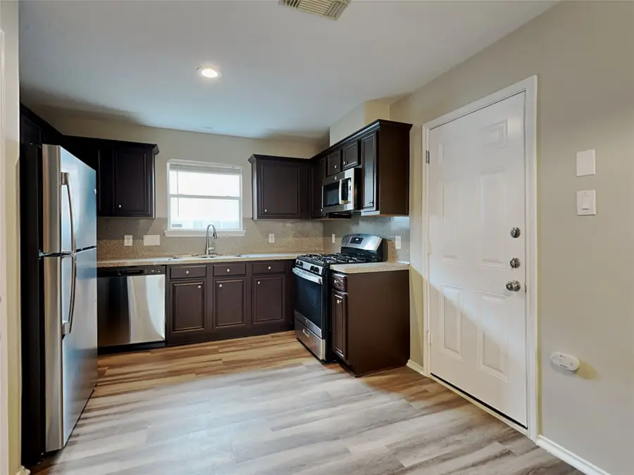 911 Lancaster Lake Drive, Houston, TX 77073 - #2