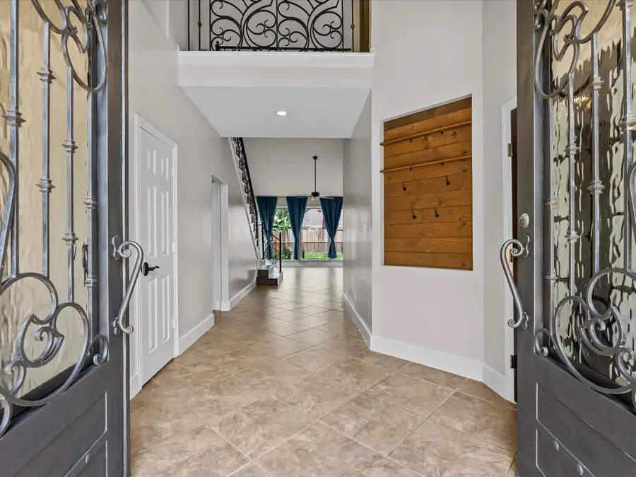 201 Lago Vista Street, Kemah, TX 77565 - #2