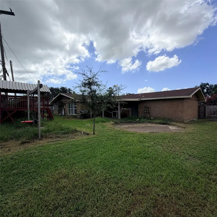910 San Jacinto Avenue, Texas City, TX 77590 - #2
