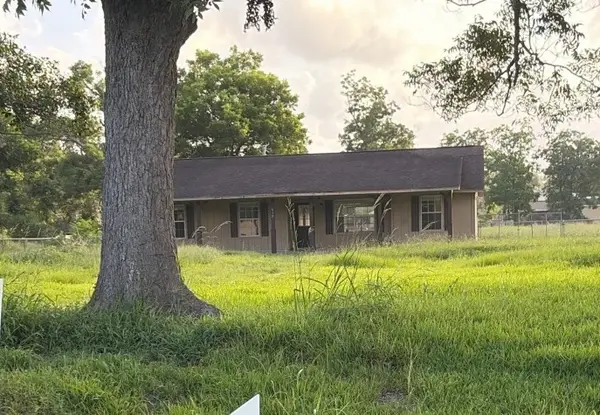 412 Durazno Road, Jones Creek, TX 77541