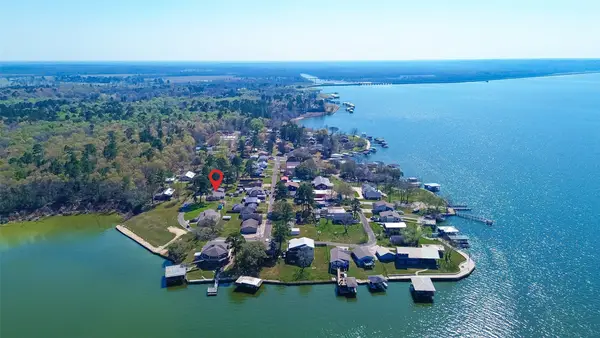 323 Lake Livingston Drive, Livingston, TX 77351