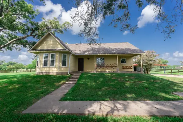 720 Winchester Trail, Angleton, TX 77515