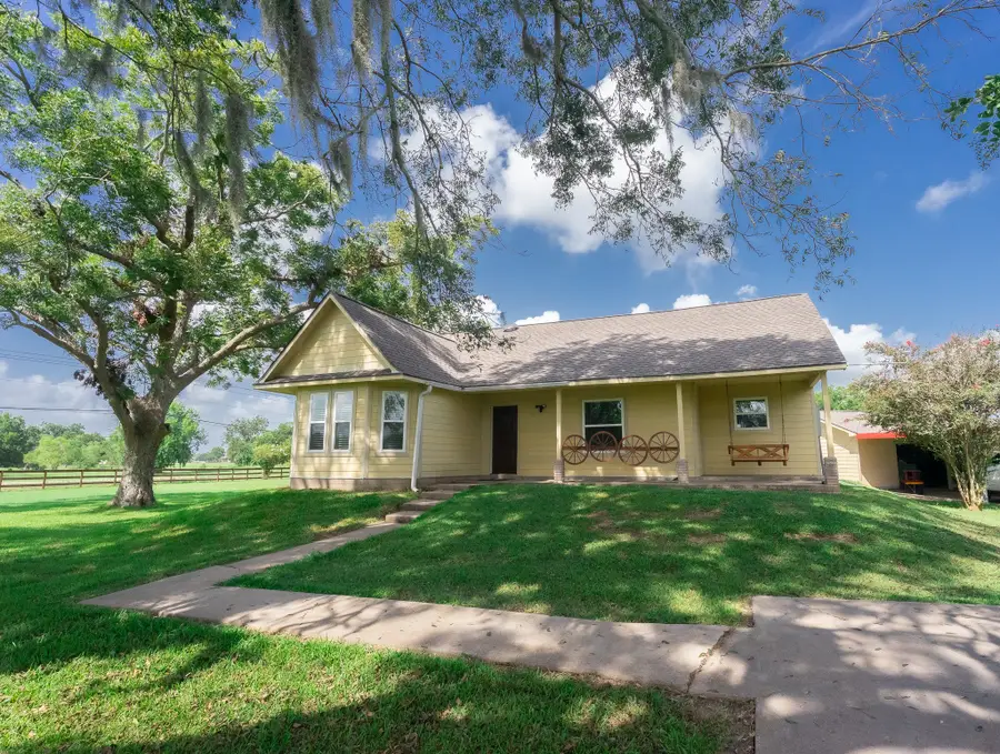 720 Winchester Trail, Angleton, TX 77515 - #2