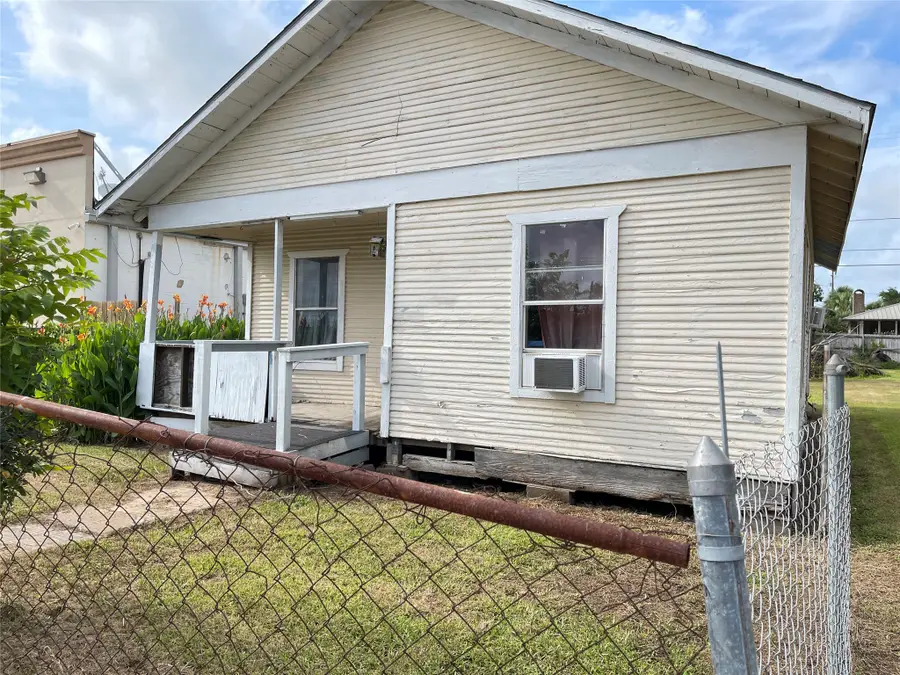 1022 W Broad Street, Freeport, TX 77541 - #3