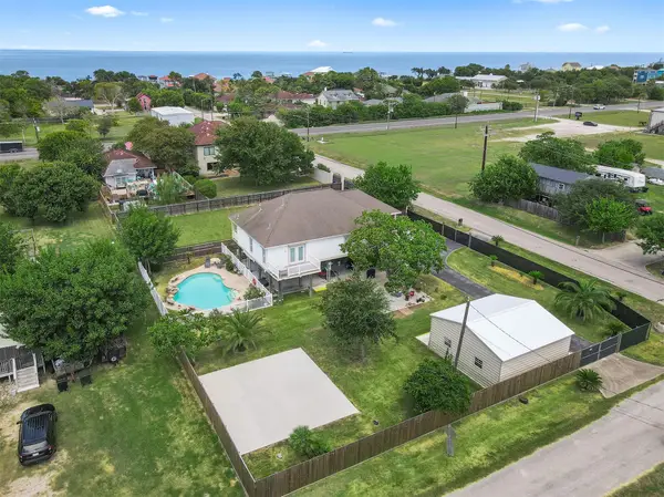 218 24th Street, San Leon, TX 77539