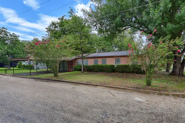 200 Young Street, Hallettsville, TX 77964