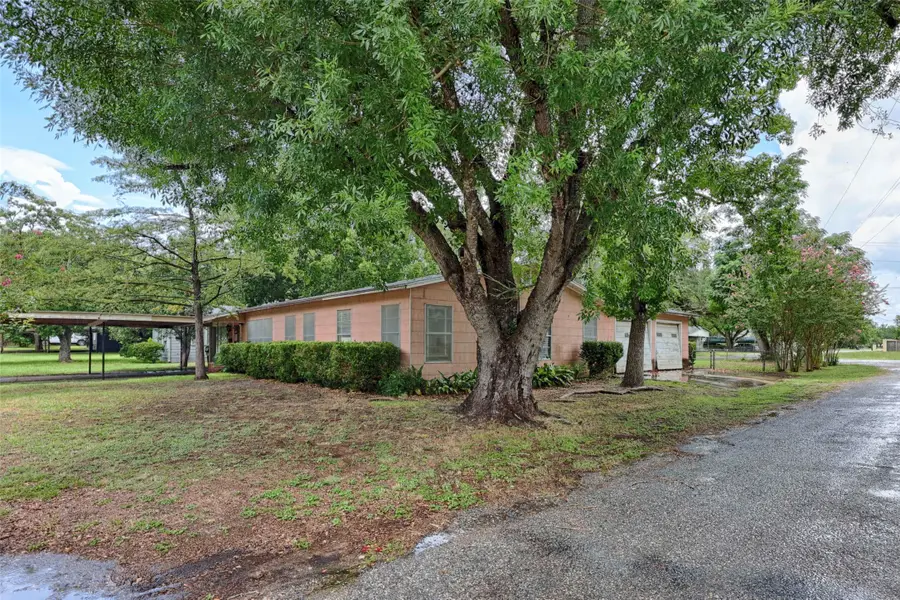 200 Young Street, Hallettsville, TX 77964 - #2