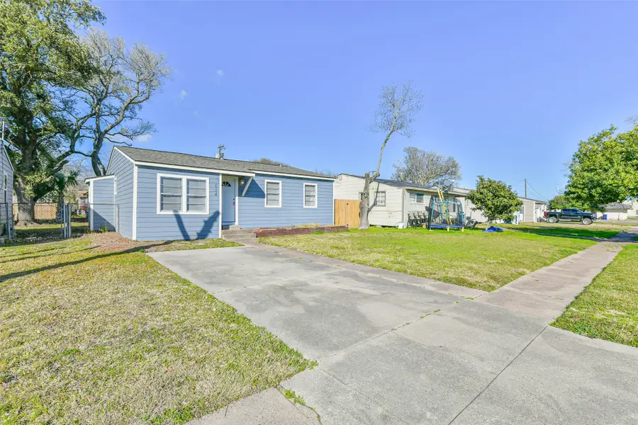 624 15th Avenue N, Texas City, TX 77590 - #3