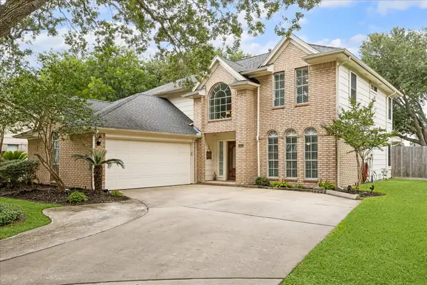 1910 Lori Court, Seabrook, TX 77586