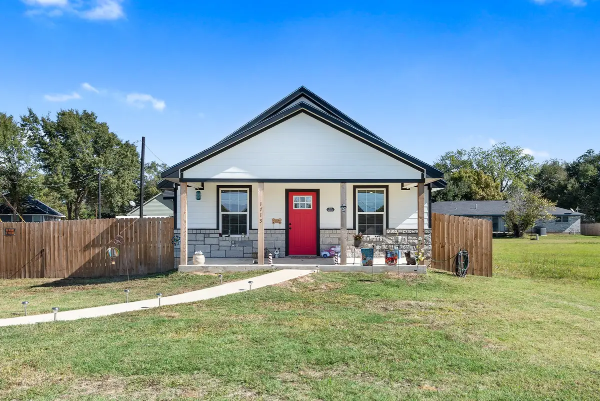 1713 Pine St, Hearne, TX 77859 - Image #1