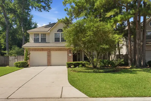 96 E Lakeridge Drive, The Woodlands, TX 77381