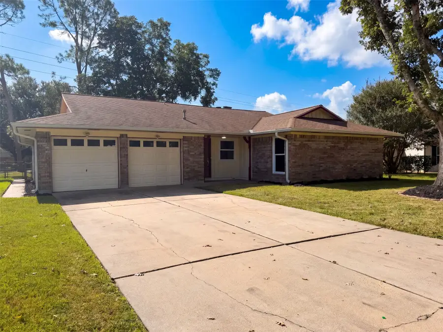 609 Heather Lane, Friendswood, TX 77546 - #2