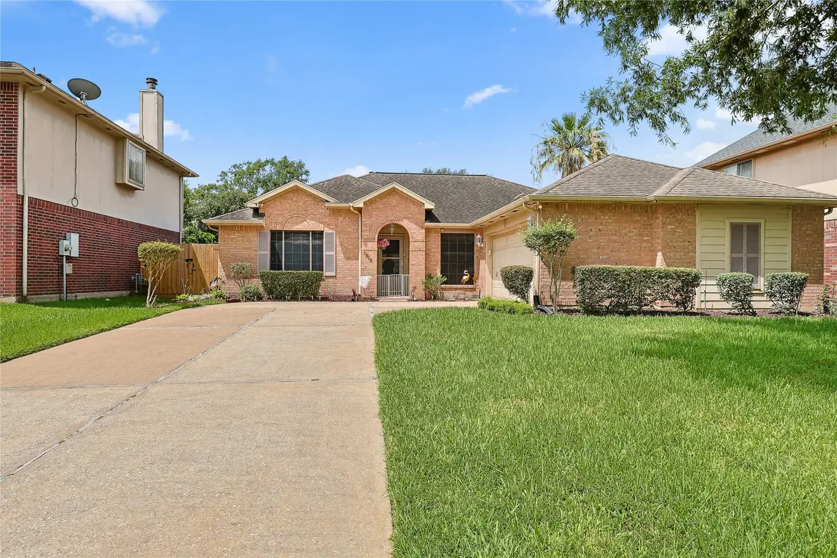 1818 Kemah Oaks Drive, Kemah, TX 77565 - Image #1