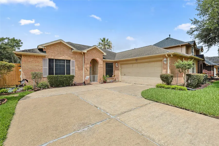 1818 Kemah Oaks Drive, Kemah, TX 77565 - Image #2
