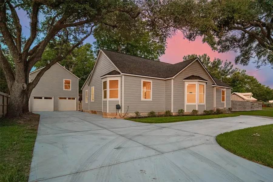 723 N Meyer Street, Sealy, TX 77474 - #2