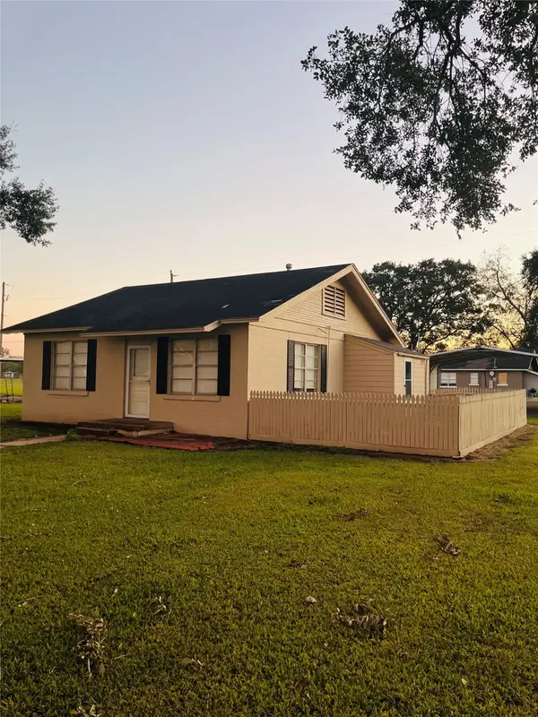 1572 Carvel Drive, Boling, TX 77420