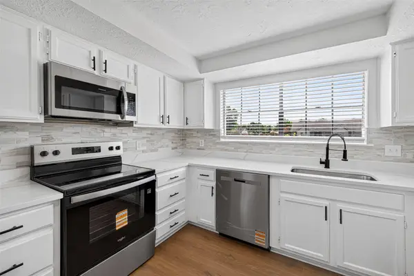 10102 Old Towne Lane, Sugar Land, TX 77498