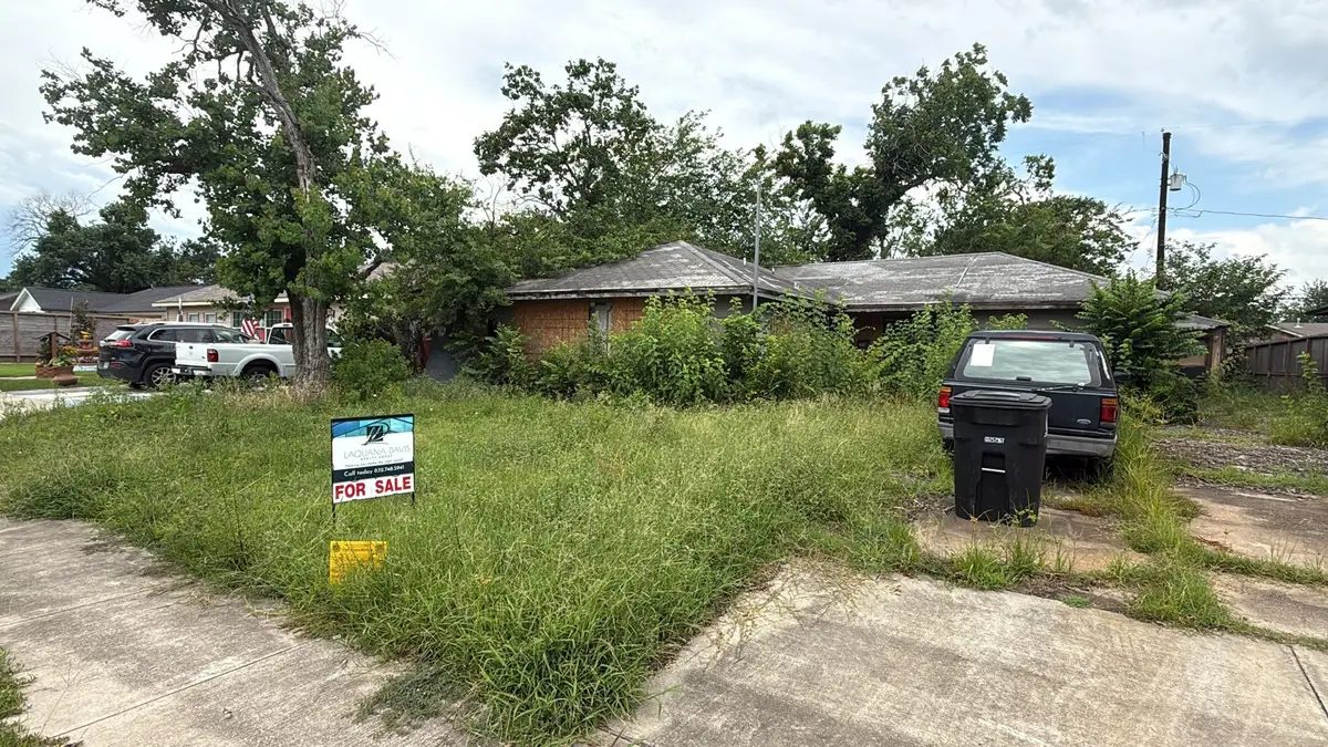 1933 Lynnview Drive, Houston, TX 77055 - Image #1