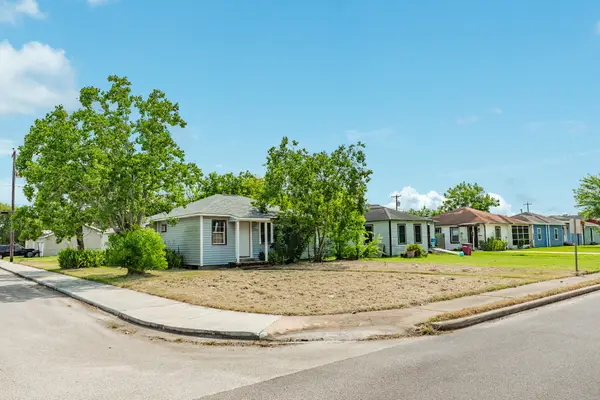 1130 W 8th Street, Freeport, TX 77541