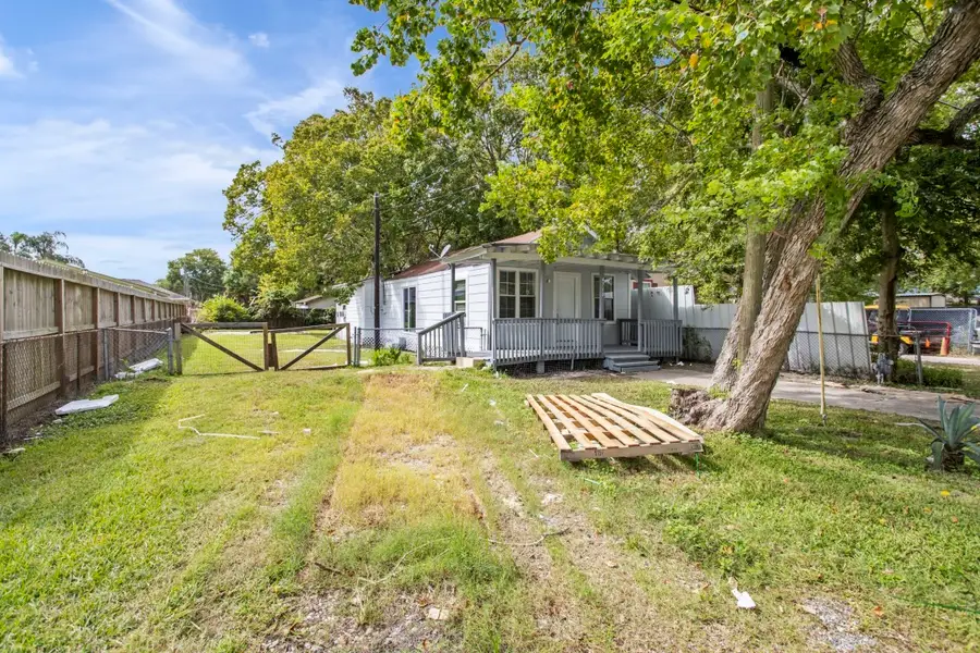 4718 Palmetto Street, Bacliff, TX 77518 - #2