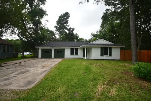4711 Illinois Street, Dickinson, TX 77539