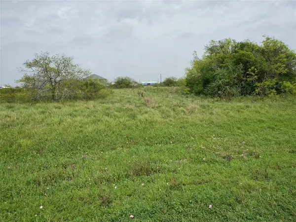 403 Piranha, Jackson, TX 77465