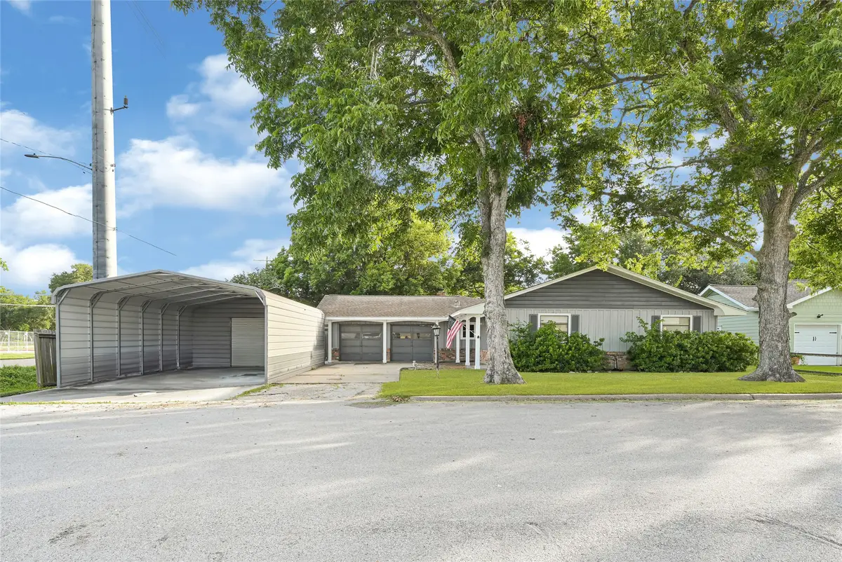 6713 Lawrence Road, Hitchcock, TX 77563 - Image #1