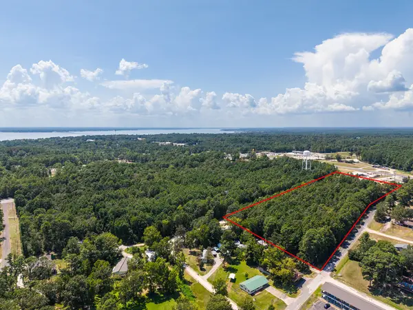 000 Navaho Trail, Onalaska, TX 77360