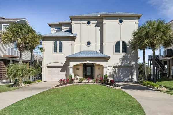 1554 Windsong Way, Tiki Island, TX 77554