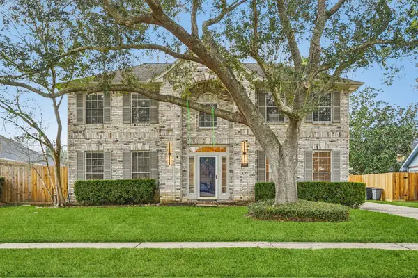 1808 N Mission Circle, Friendswood, TX 77546