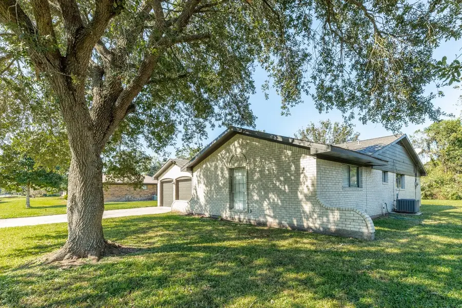114 Singleton Street, Jones Creek, TX 77541 - #3