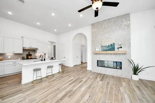9438 Chateau Hill, Iowa Colony, TX 77578