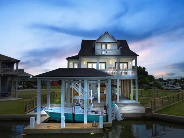 1060 Waterways Drive, Crystal Beach, TX 77650