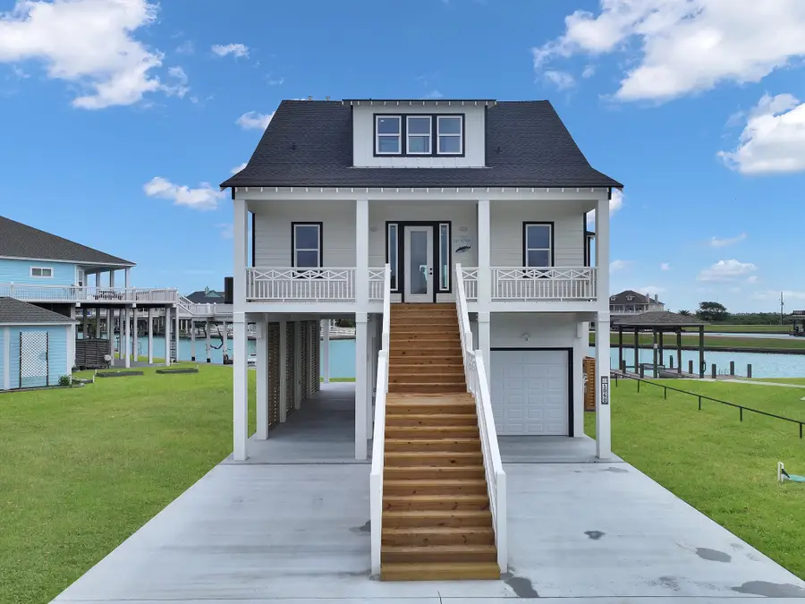 1060 Waterways Drive, Crystal Beach, TX 77650 - #2