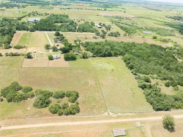2666 Cr 247, Moulton, TX 77975