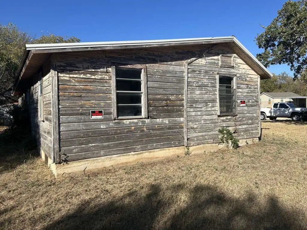 710 E Walnut Street, Nocona, TX 76255 - #1