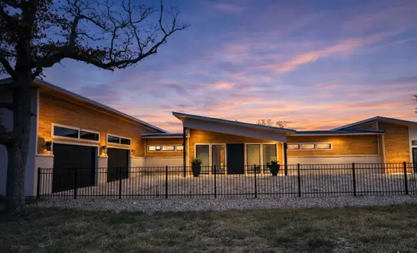 10080 Fm 682, Yoakum, TX 77995