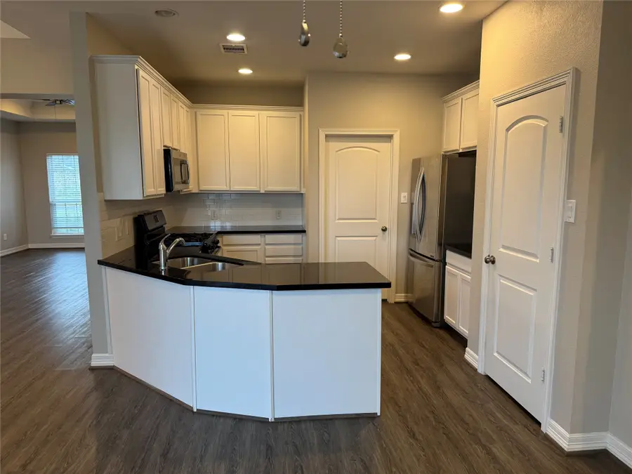 717 High Oaks, Bellville, TX 77418 - Image #2