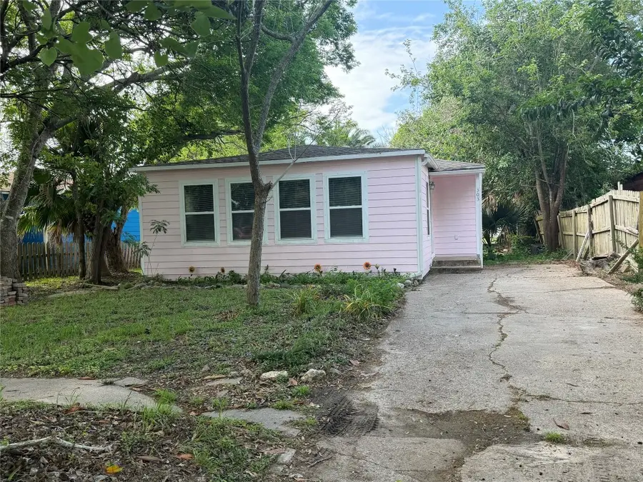 303 Magnusson Avenue, Palacios, TX 77465 - #2