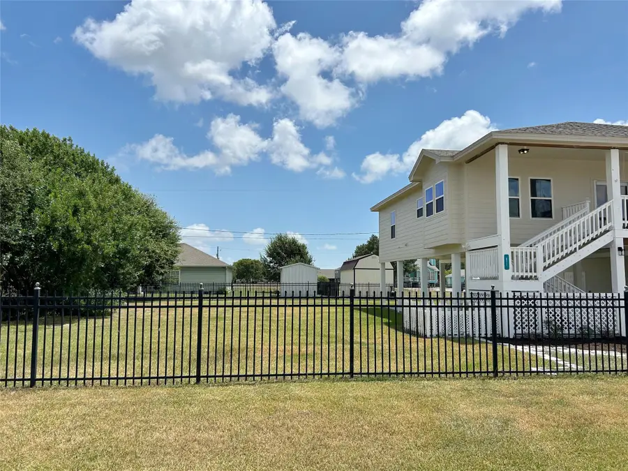 811 W Bayshore Drive, Palacios, TX 77465 - #2